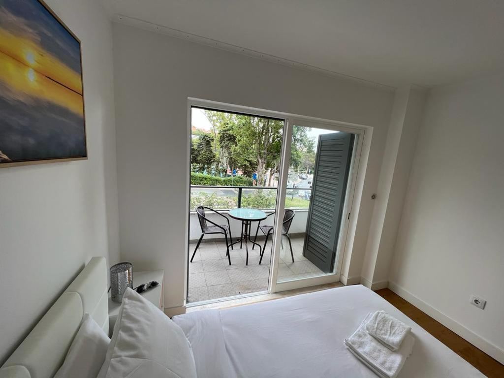 Oieras Beach Suite 2 - Large Double Room With En-Suite Bathroom And Balcony Oeiras Eksteriør bilde